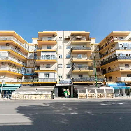 Apartment Holi-rent Luis Montoto *